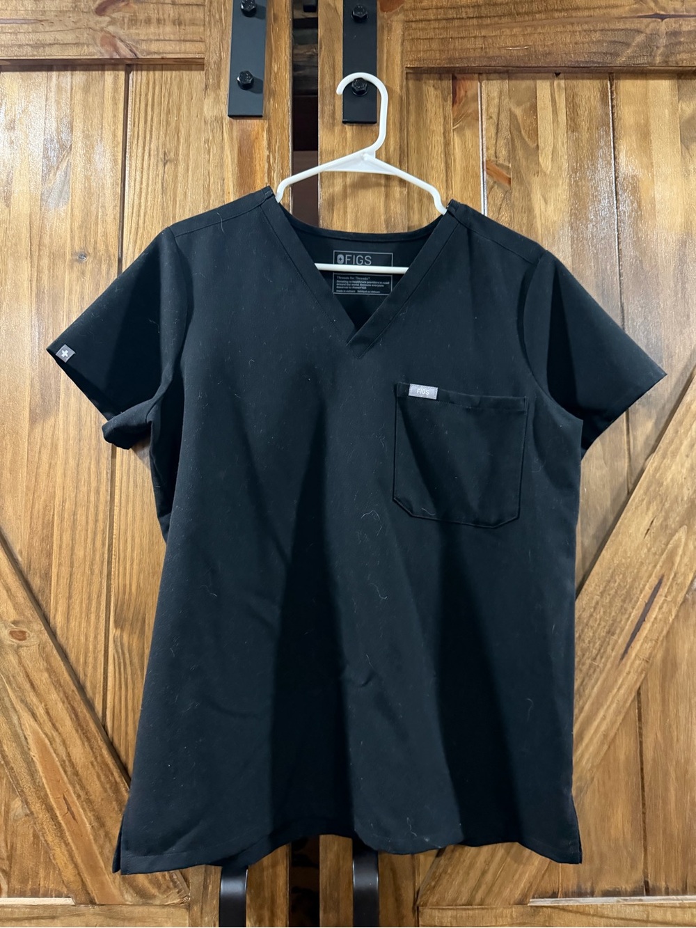 FIGS Catarina one pocket size medium in color black